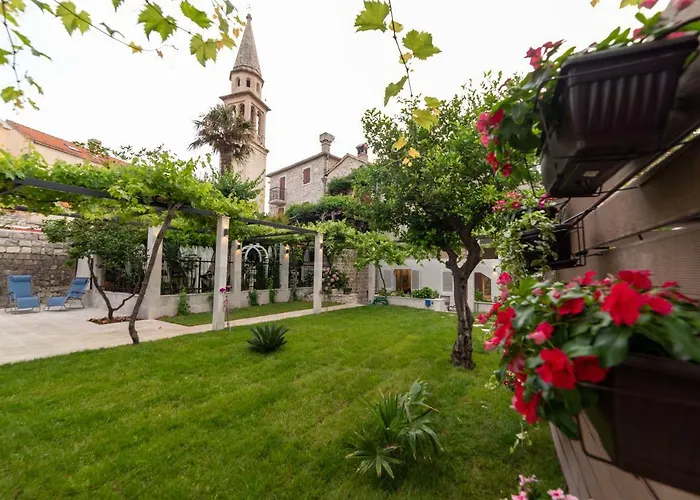 Apartments Trifunovic Old Town